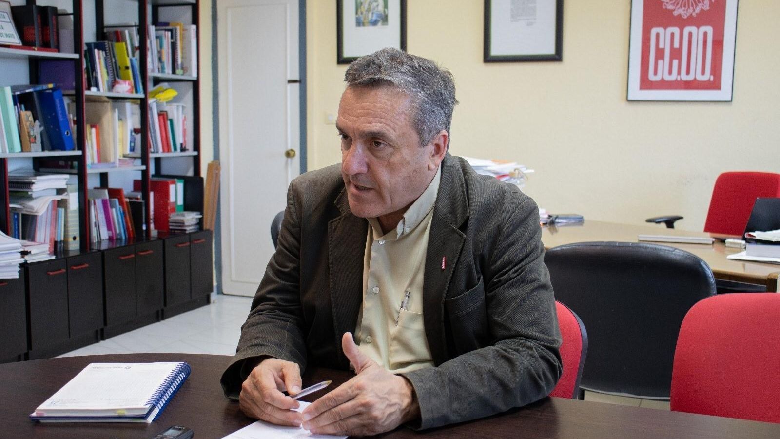 Fernando Cubillo, en su despacho de CCOO, durante la entrevista.