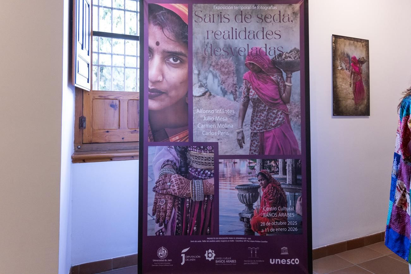 ‘Saris de seda, realidades desveladas’: una mirada fotográfica a la fuerza y dignidad de las mujeres de la India en los Baños Árabes de Jaén