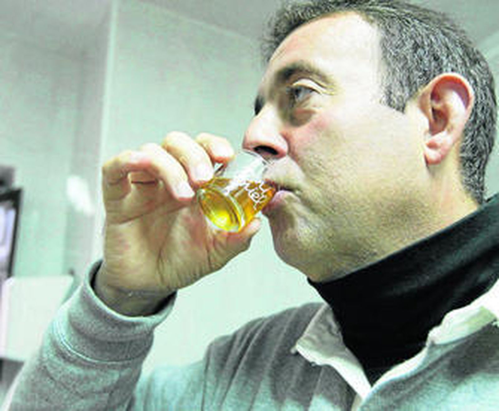 El sabor del ron miel de la empresa es más suave y auténtico que el de otros licores comerciales.