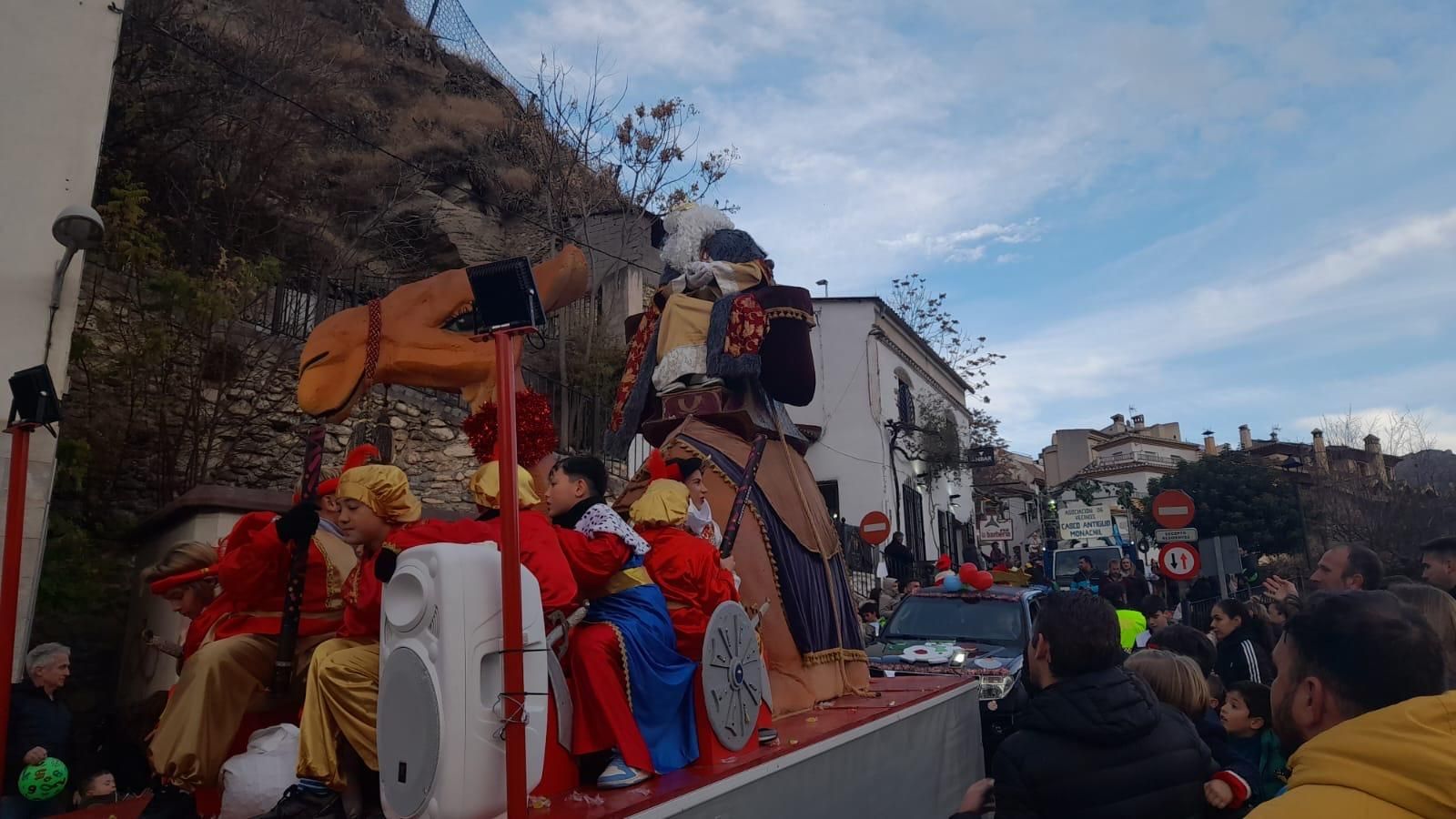 Los Reyes Magos a su paso por Monachil