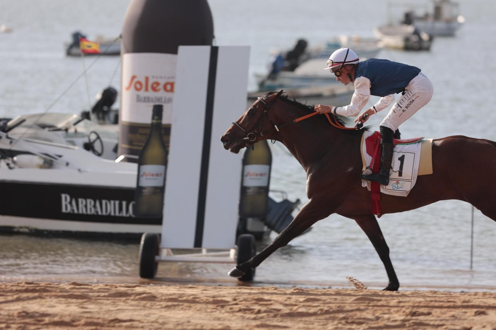 Imágenes del primer día de las Carreras de Caballos de Sanlúcar 2025