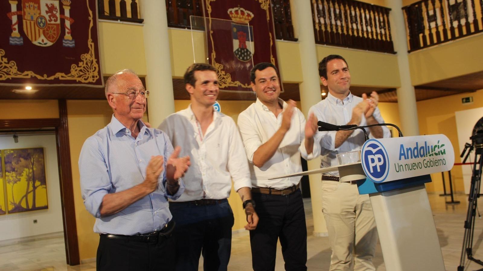 El alcalde junto a Pablo Casado, Juanma Moreno y Teodoro García en un acto electoral en 2018.