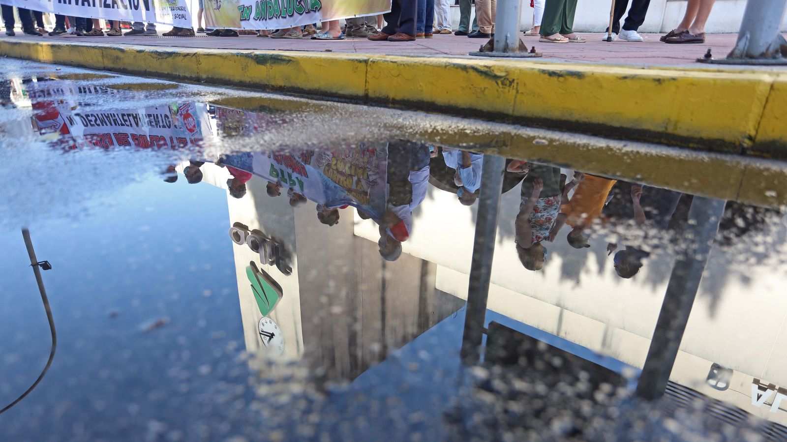 Asociaciones, partidos, empresarios y sindicatos del Campo de Gibraltar exigen al Gobierno más inversión para la línea Algeciras-Bobadilla