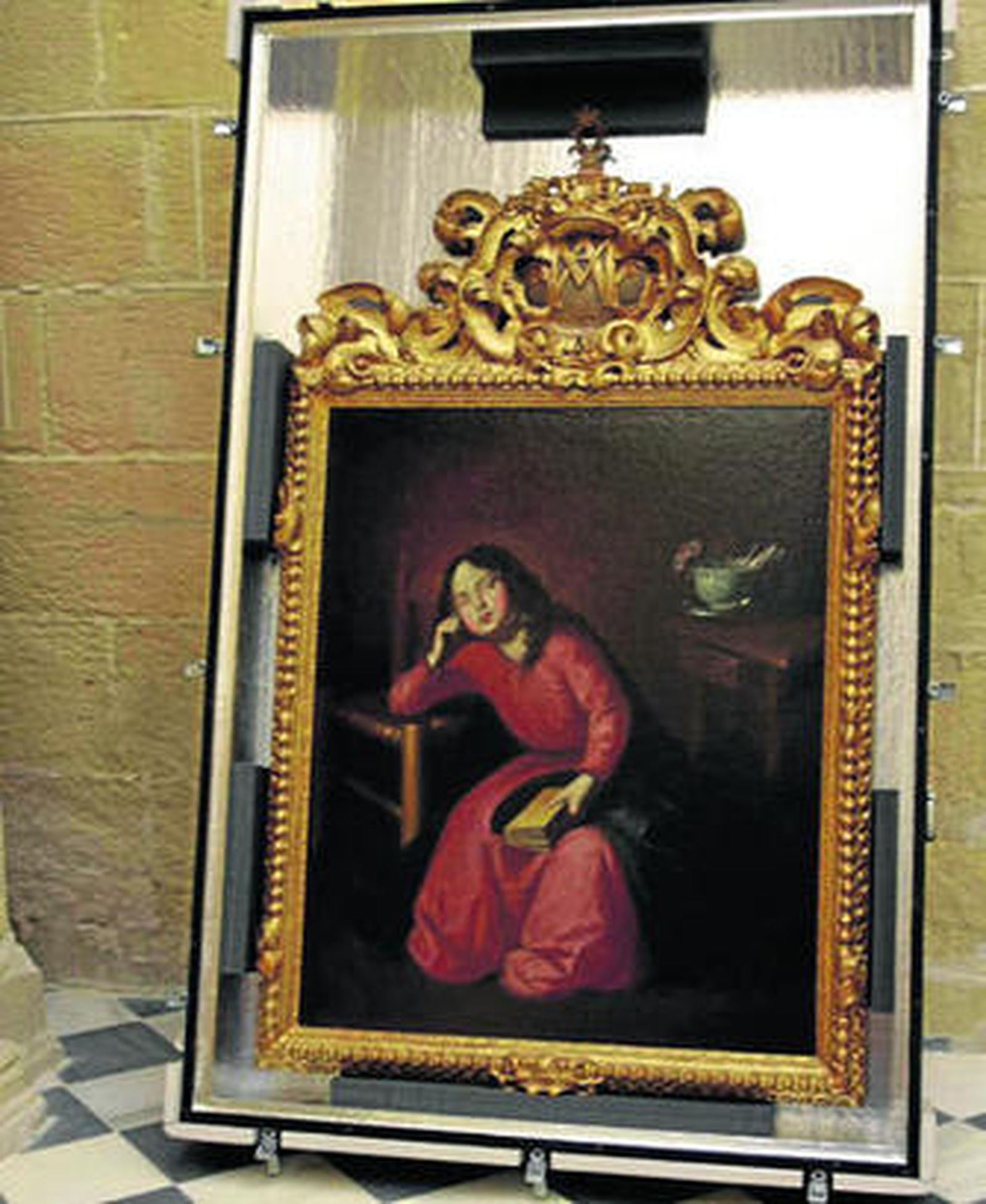 Imagen del embalaje de la obra, ayer, en la Catedral.