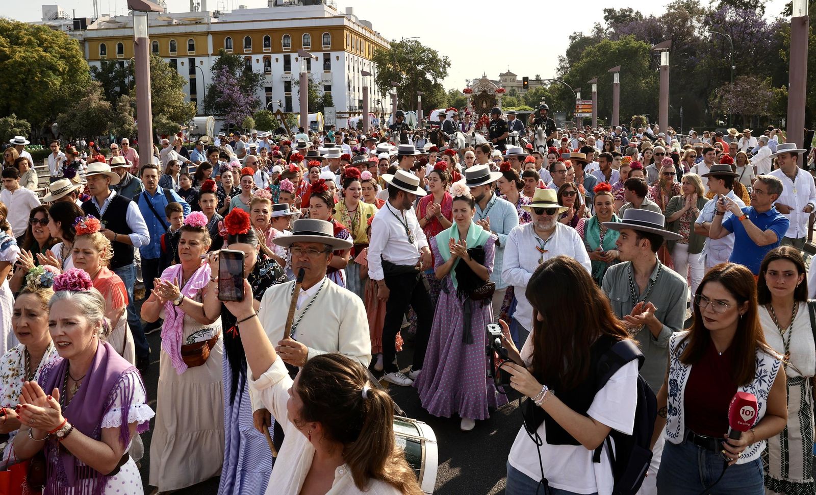 Las mejores fotos de la salida de la Hermandad de Sevilla hacia el Rocío