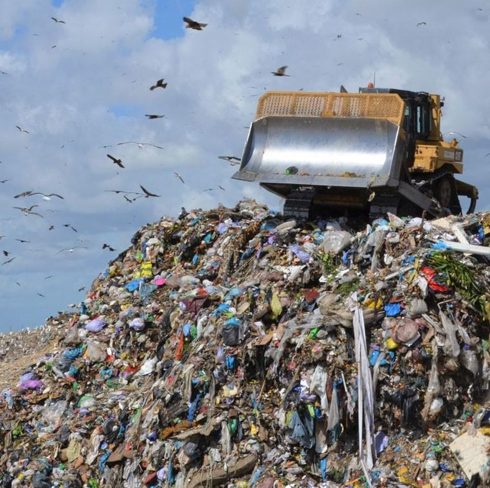 Vertedero de Montemarta-Cónica.