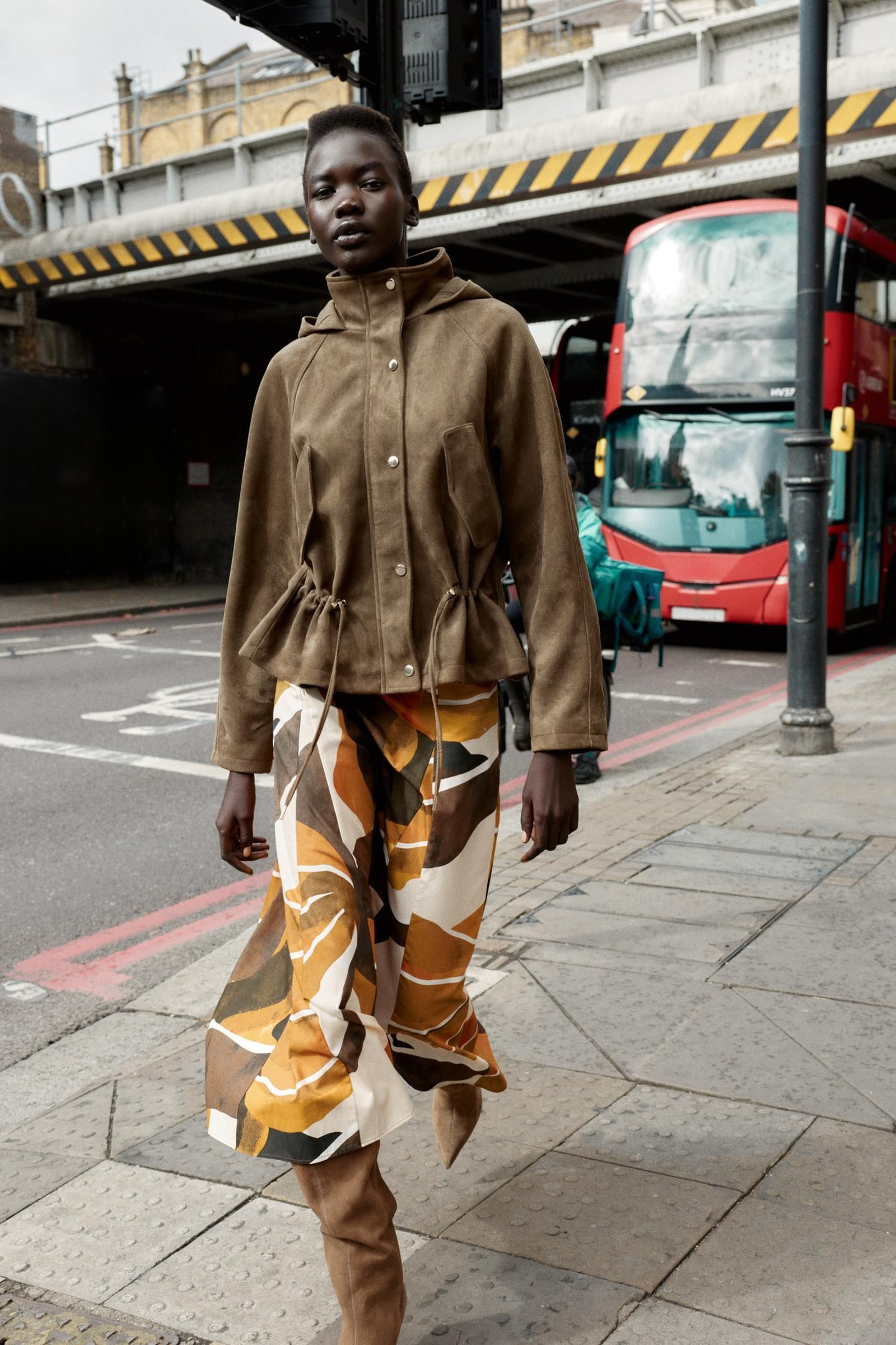 Chaqueta de ante de Zara.