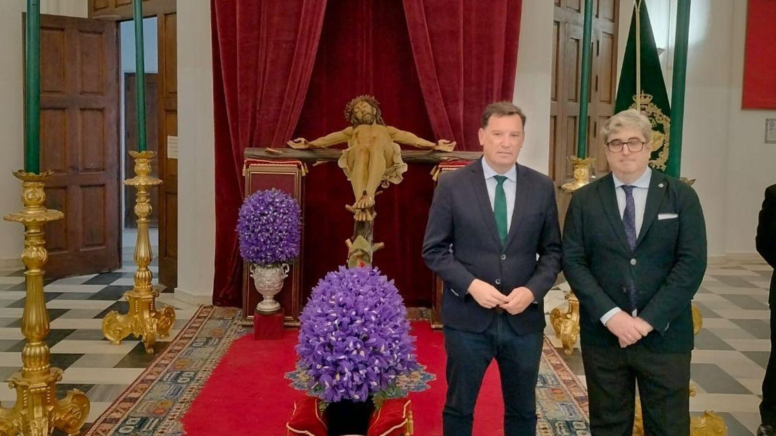 El presidente de la Autoridad Portuaria de Huelva y el Hermano Mayor de la Archicofradía.