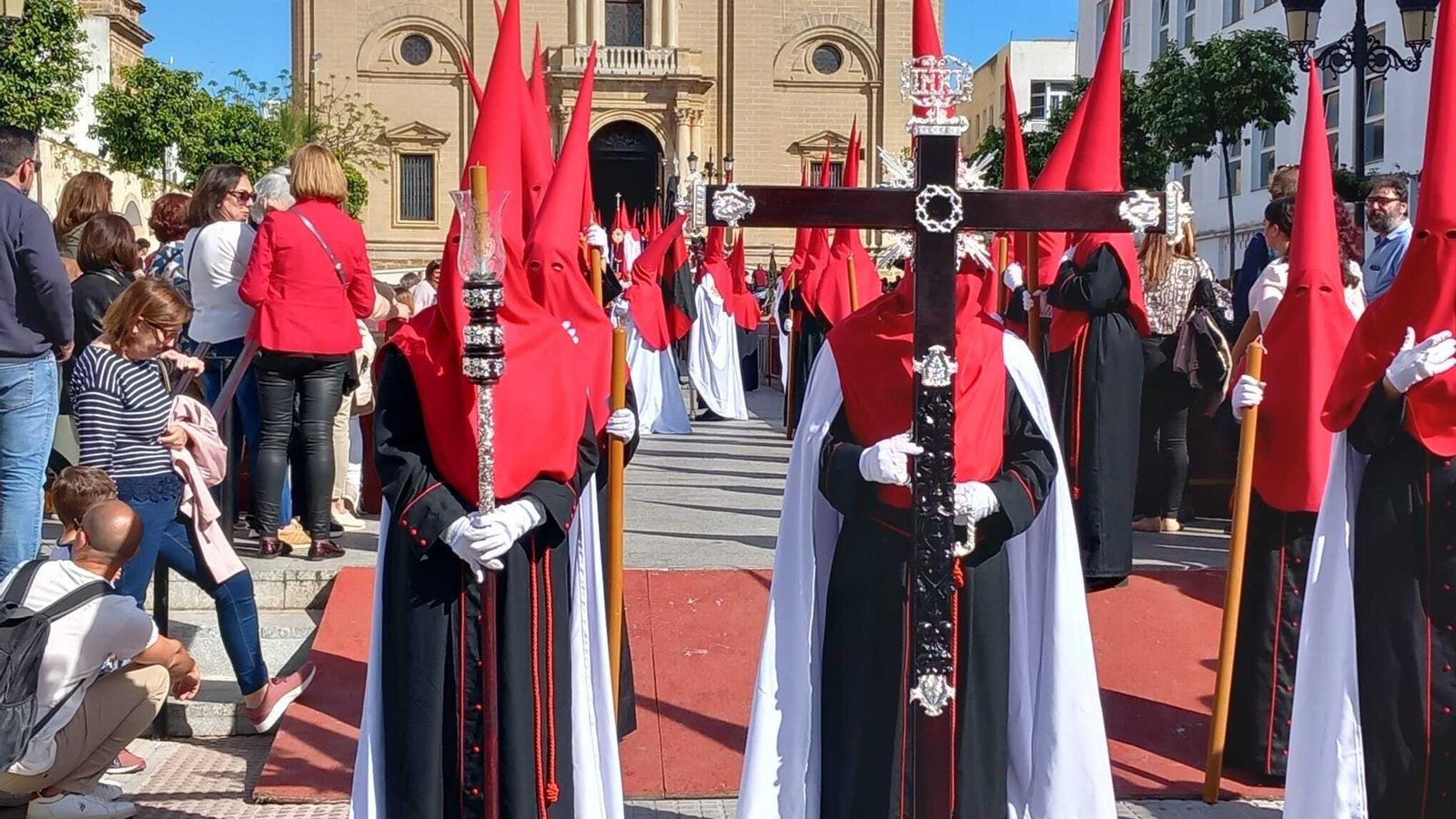 La cruz de guía de El Perdón, por primera vez en la calle.