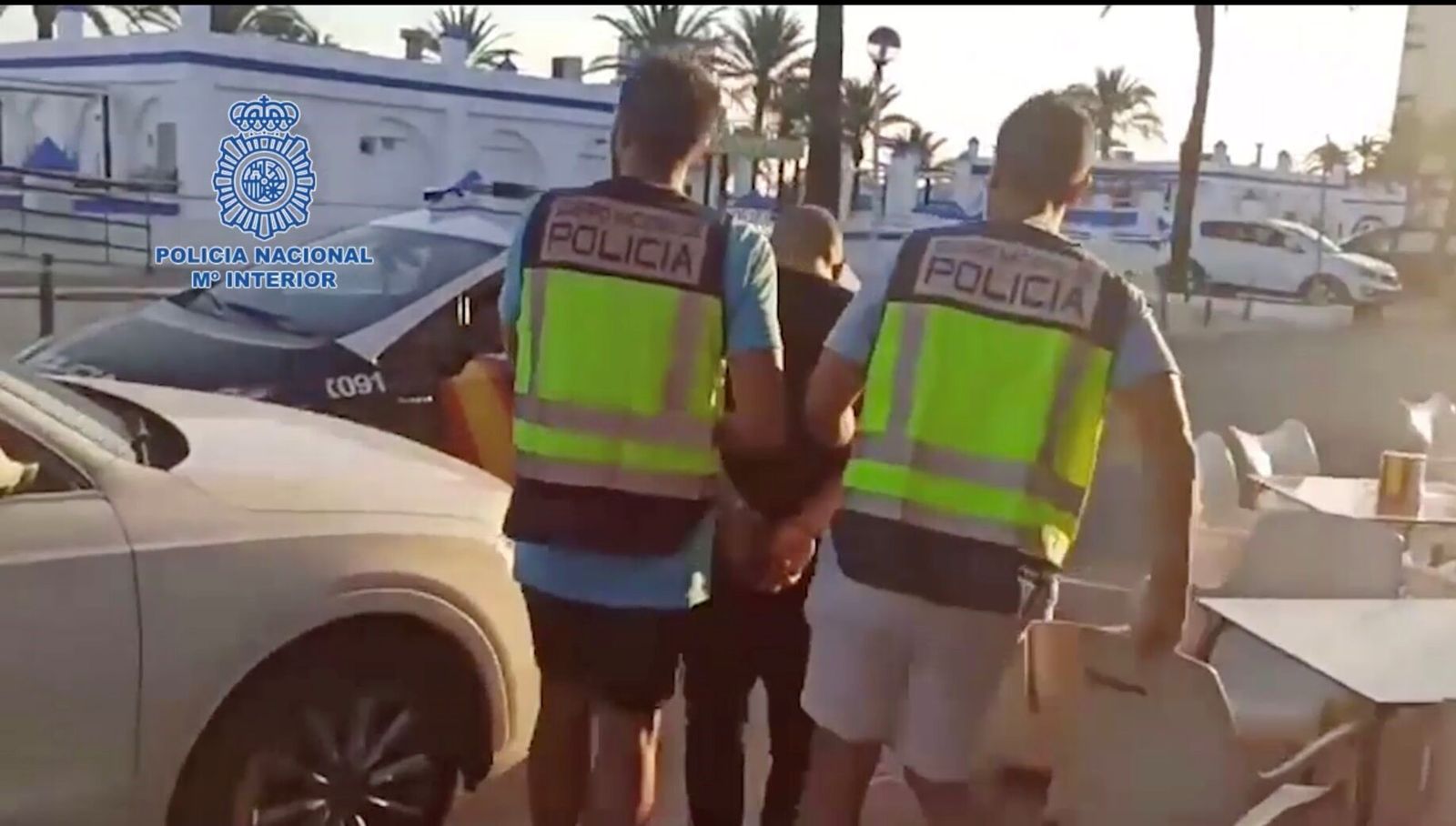 Imagen de archivo de efectivos de la Policía Nacional llevando a cabo una detención en Estepona.