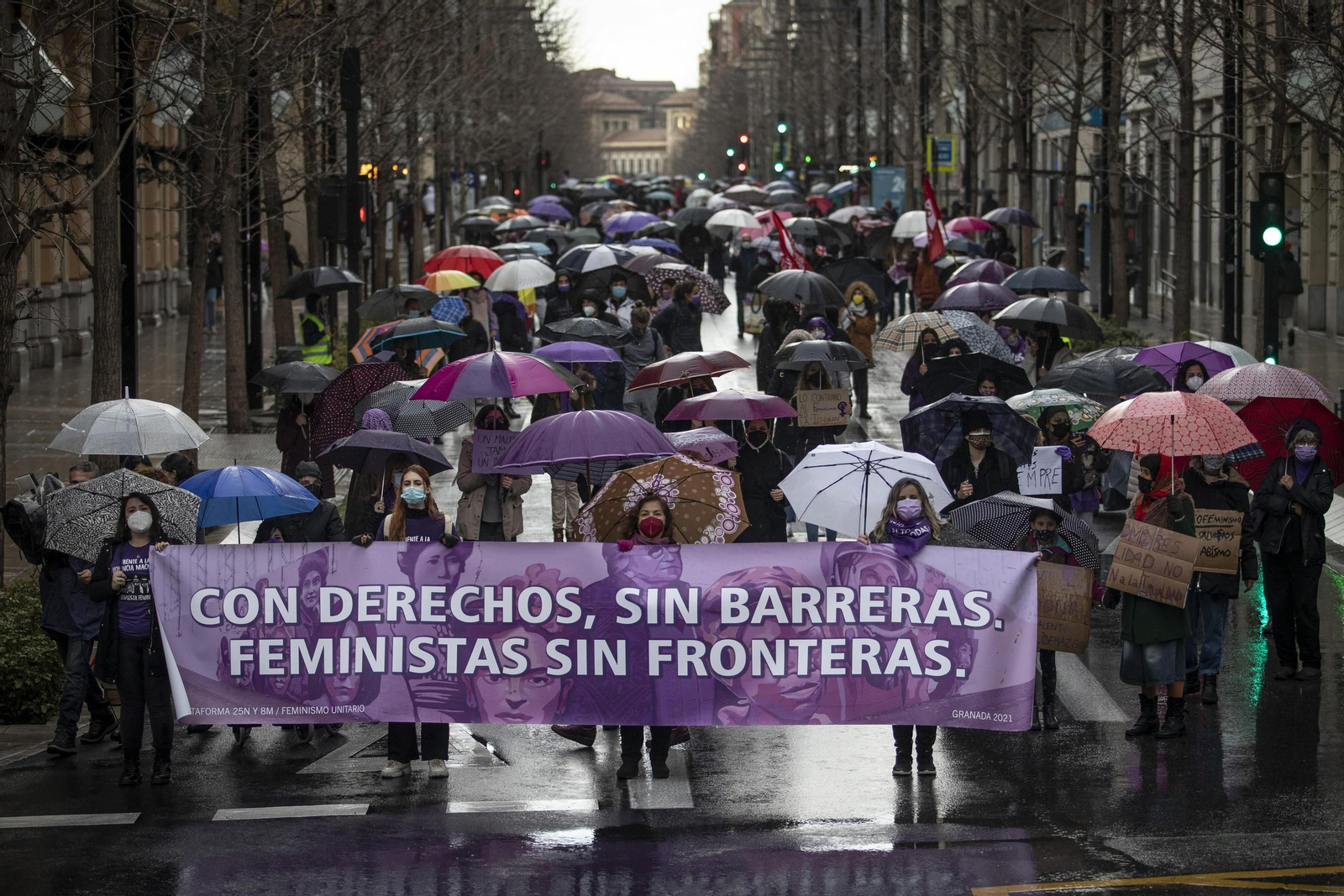 Las mejores imágenes de la manifestación feminista del 8M en Granada este 2021