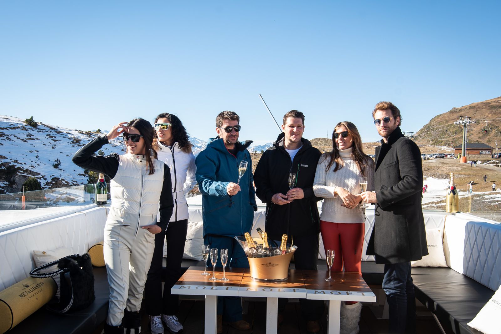 De i. a dcha, Lucía Rivera, Blanca Romero, Arturo Valls, Manu Tenorio, Silvia Casas y Peter Vives.