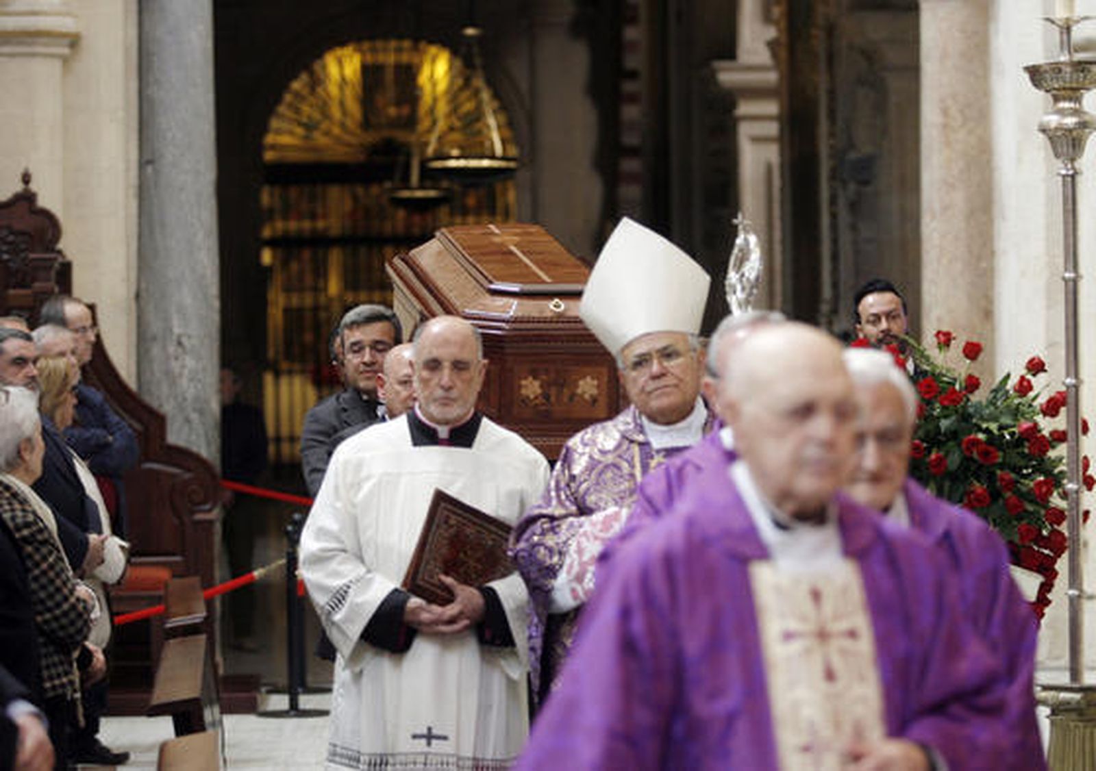 El obispo de Córdoba dice de Miguel Castillejo en su funeral que "ha hecho el bien a mucha gente"