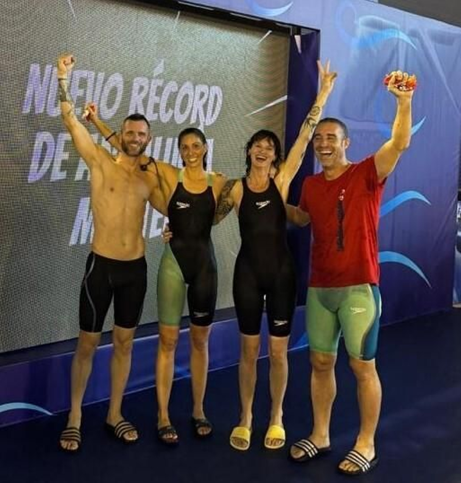 Mamen Garrido, Trini Marcos, Francés Astorga y Germán Rodríguez celebran el récord.