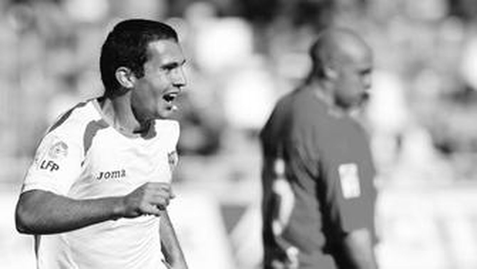 Emiliano Armenteros celebra un gol en Los Pajaritos, su primero oficial con el primer equipo del Sevilla, en el último partido de la pasada Liga.