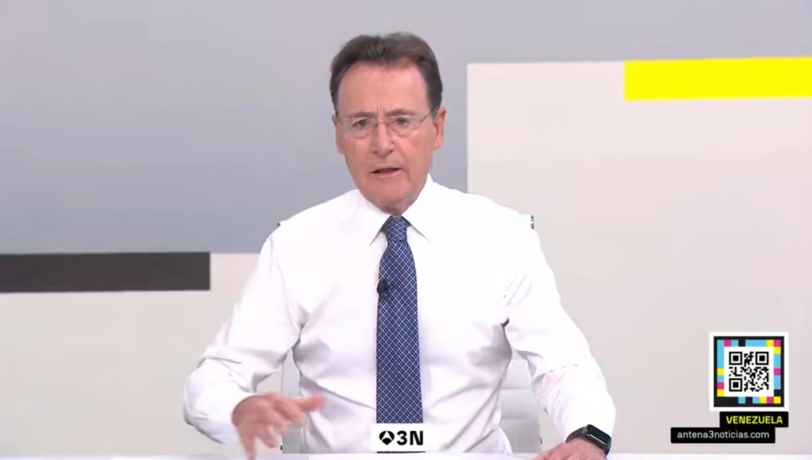 Matías Prats en el anuncio de la intervención estadounindense en Venezuela este sábado por la mañana en Antena 3