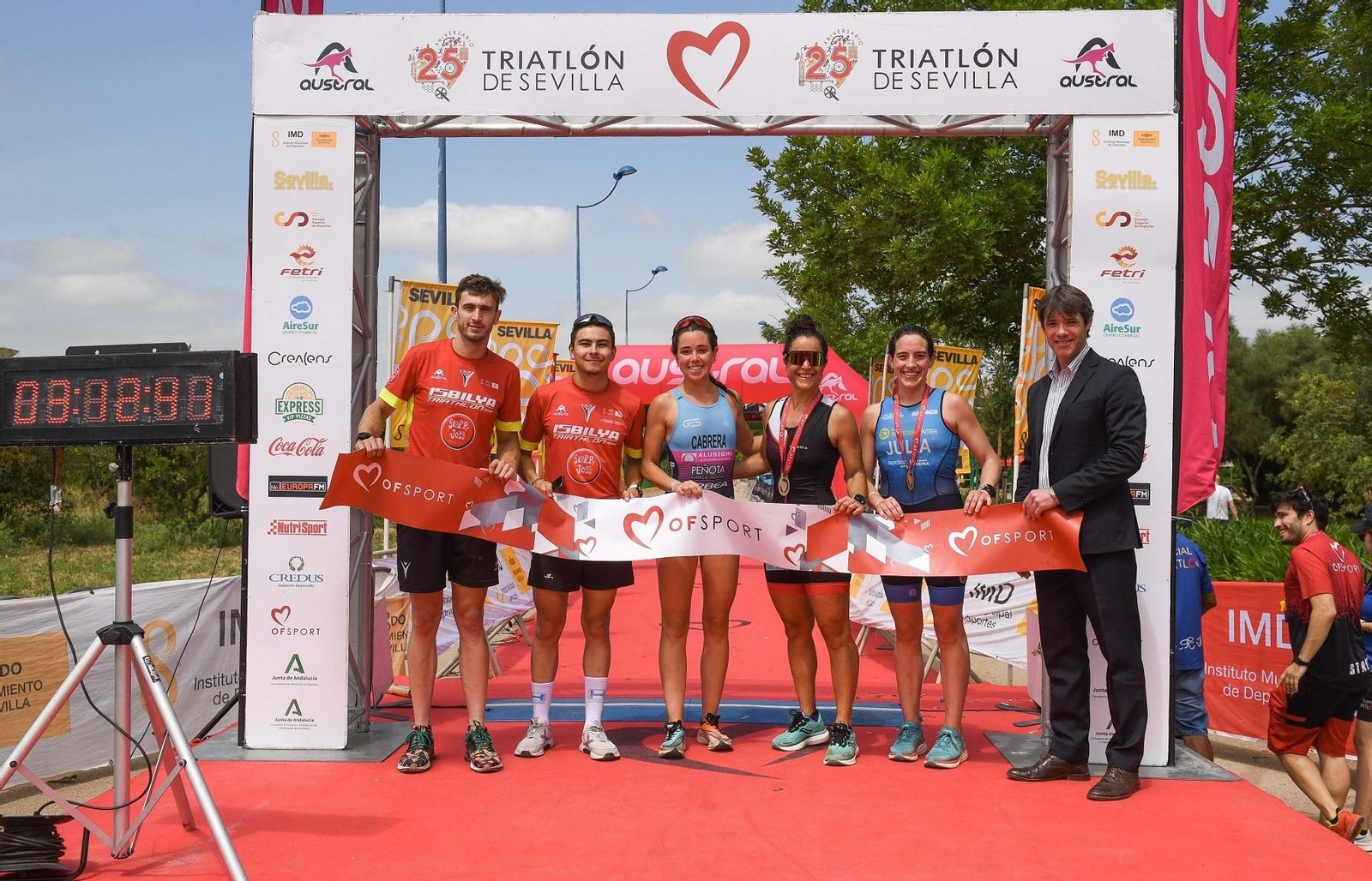 Una imagen de los ganadores del Triatlón de Sevilla en la edición de 2022.