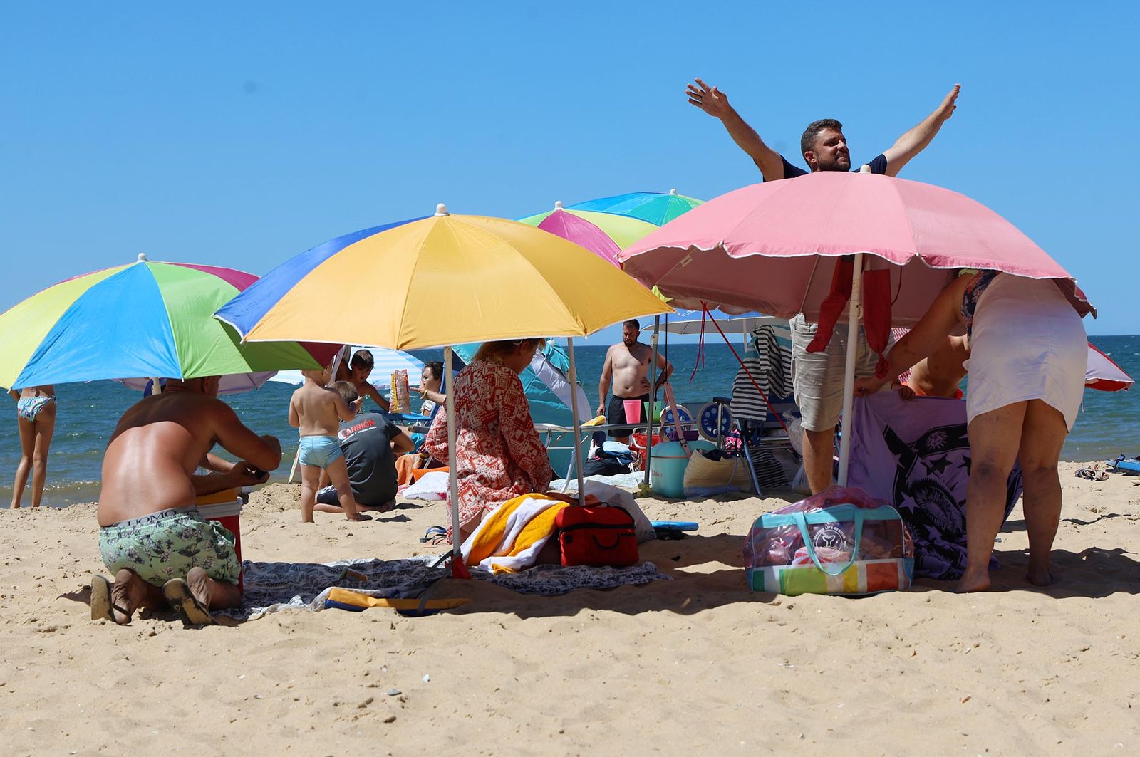 Imágenes de una maravillosa mañana de verano en las playas de la Torre del Loro y Mazagón