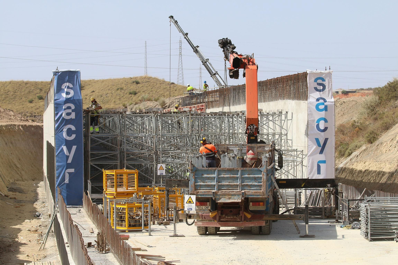 Obras del AVE en el tramo Níjar-Los Arejos. Obras del AVE en el tramo Níjar-Los Arejos.