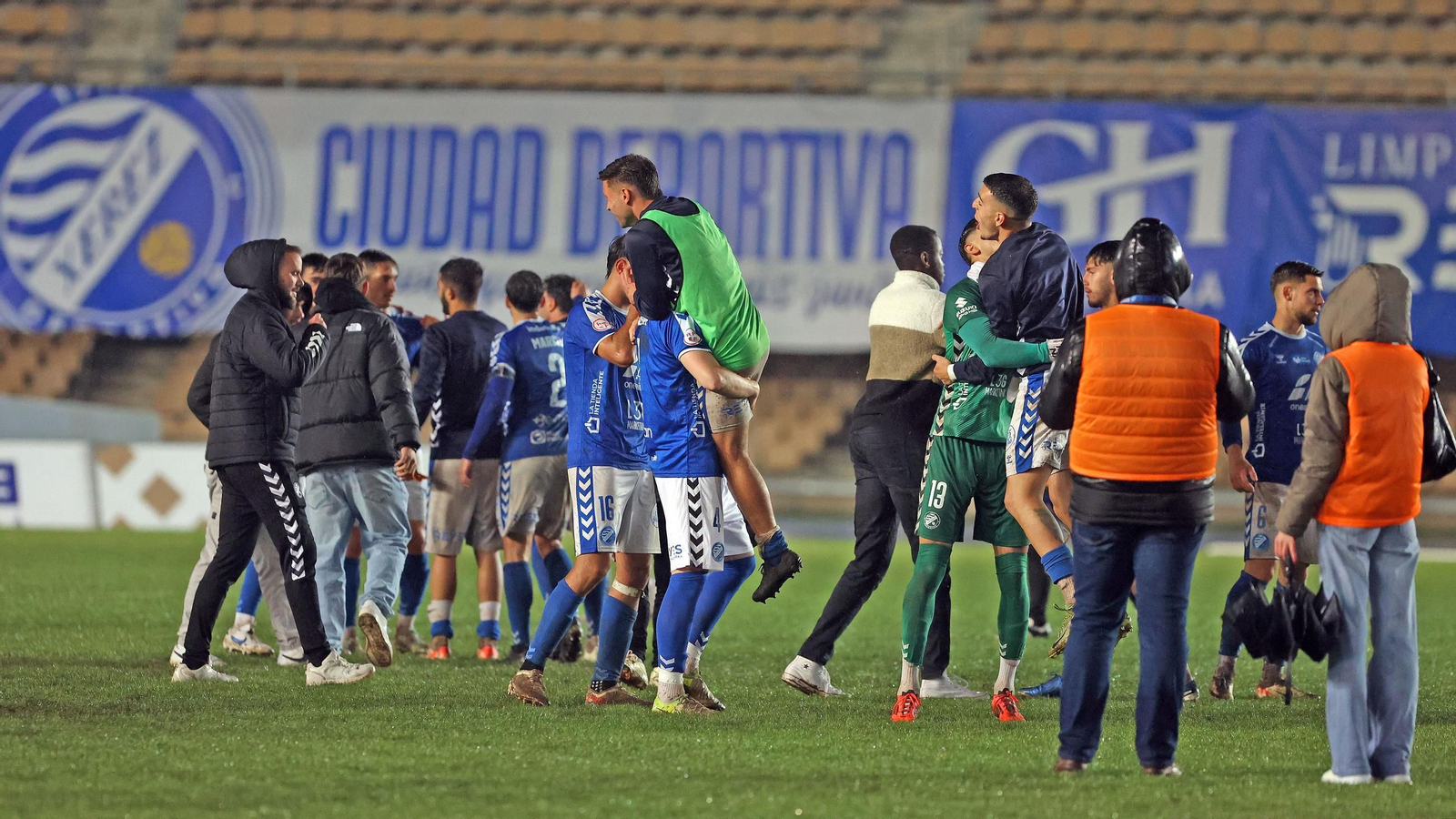 Imágenes del Xerez DFC contra el Recreativo Granada