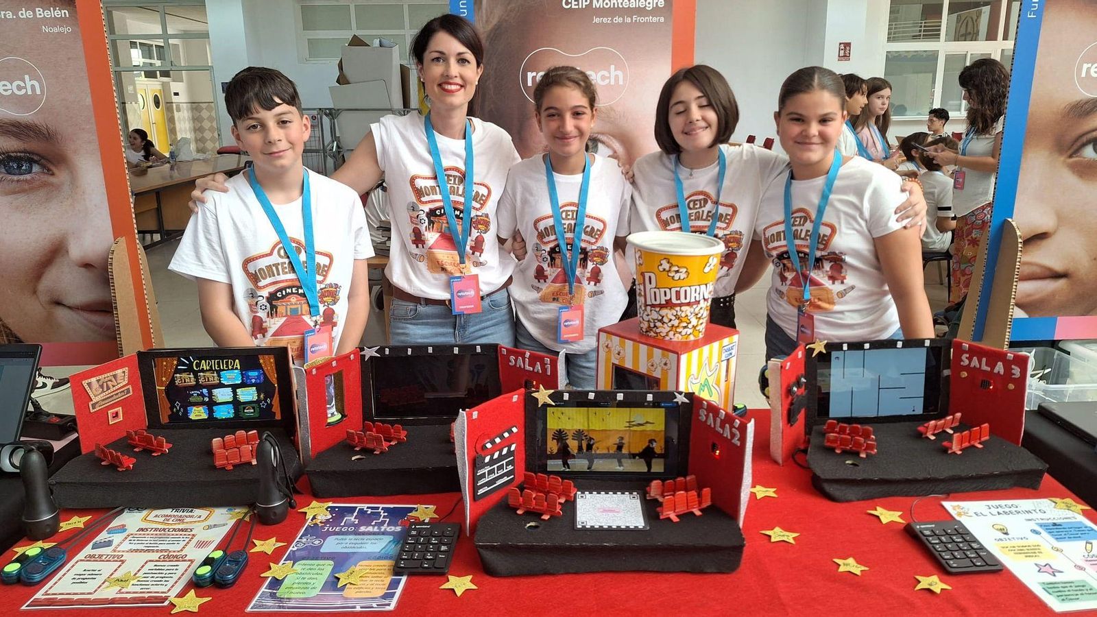 Alumnos del CEIP Montealegre, con su coordinadora.