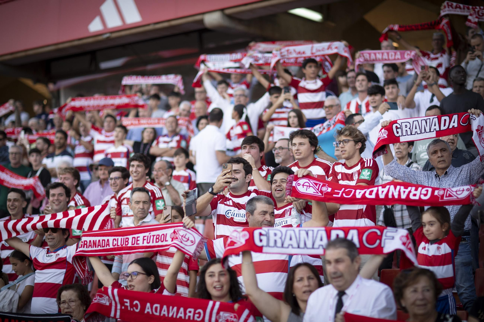 Encuéntrate en la grada del Nuevo Los Cármenes