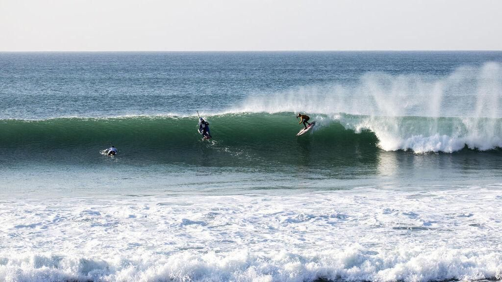 Surfistas en una de las playas de Cádiz