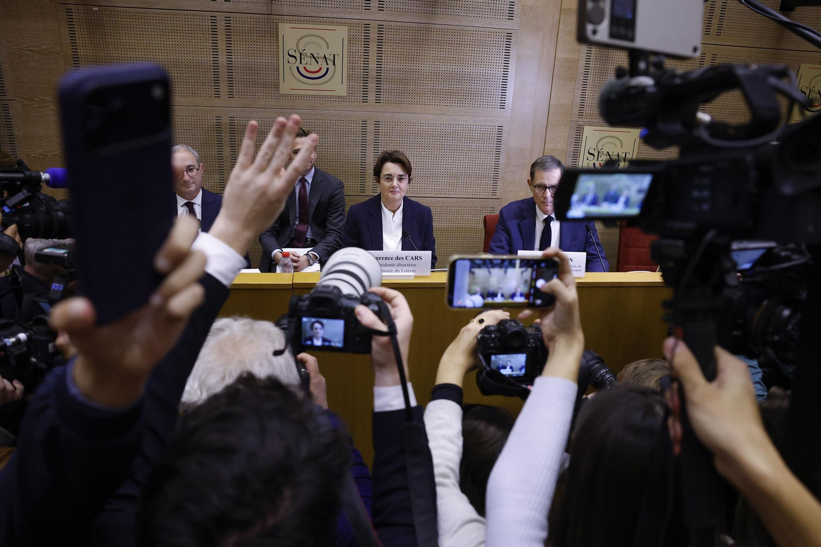 La presidenta del Louvre, Laurence des Cars, en el Senado francés.