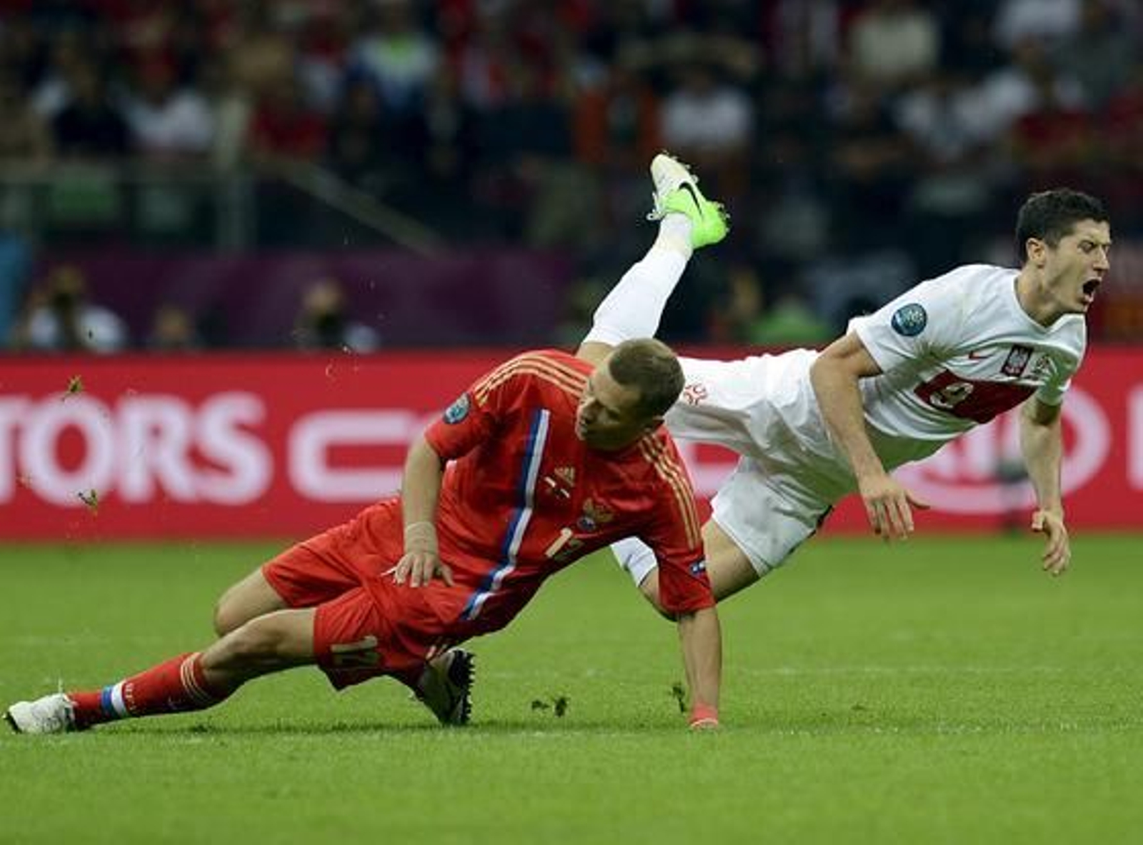 Polonia y Rusia empatan 1-1 en un partido loco en el que cualquiera pudo ganar.

Foto: EFE