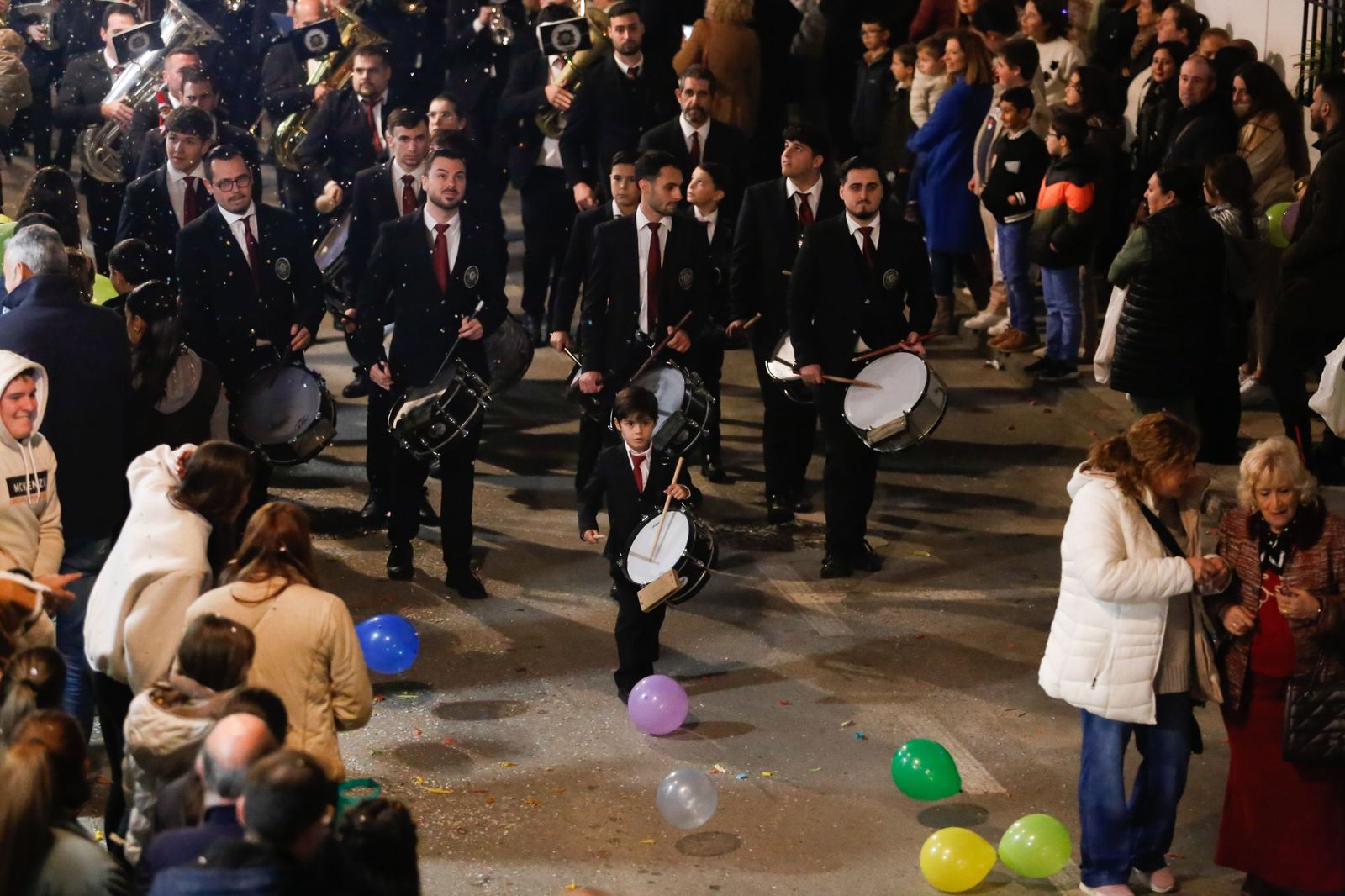 Búscate en las fotos de la cabalgata de Reyes Magos 2026 en Los Barrios