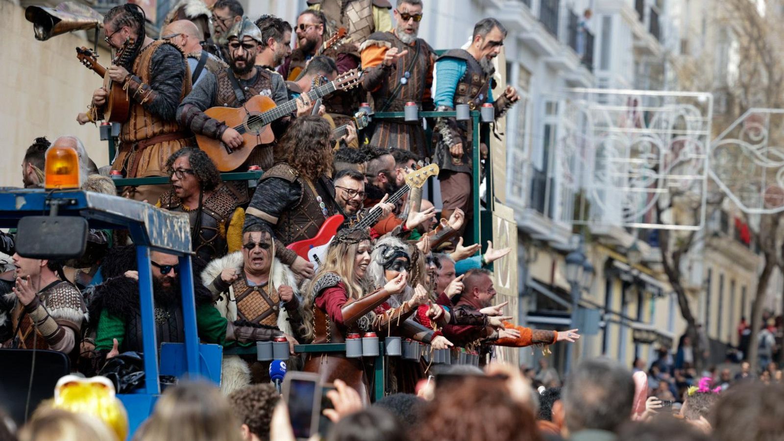 Las mejores imágenes del primer domingo de Carnaval de Cádiz