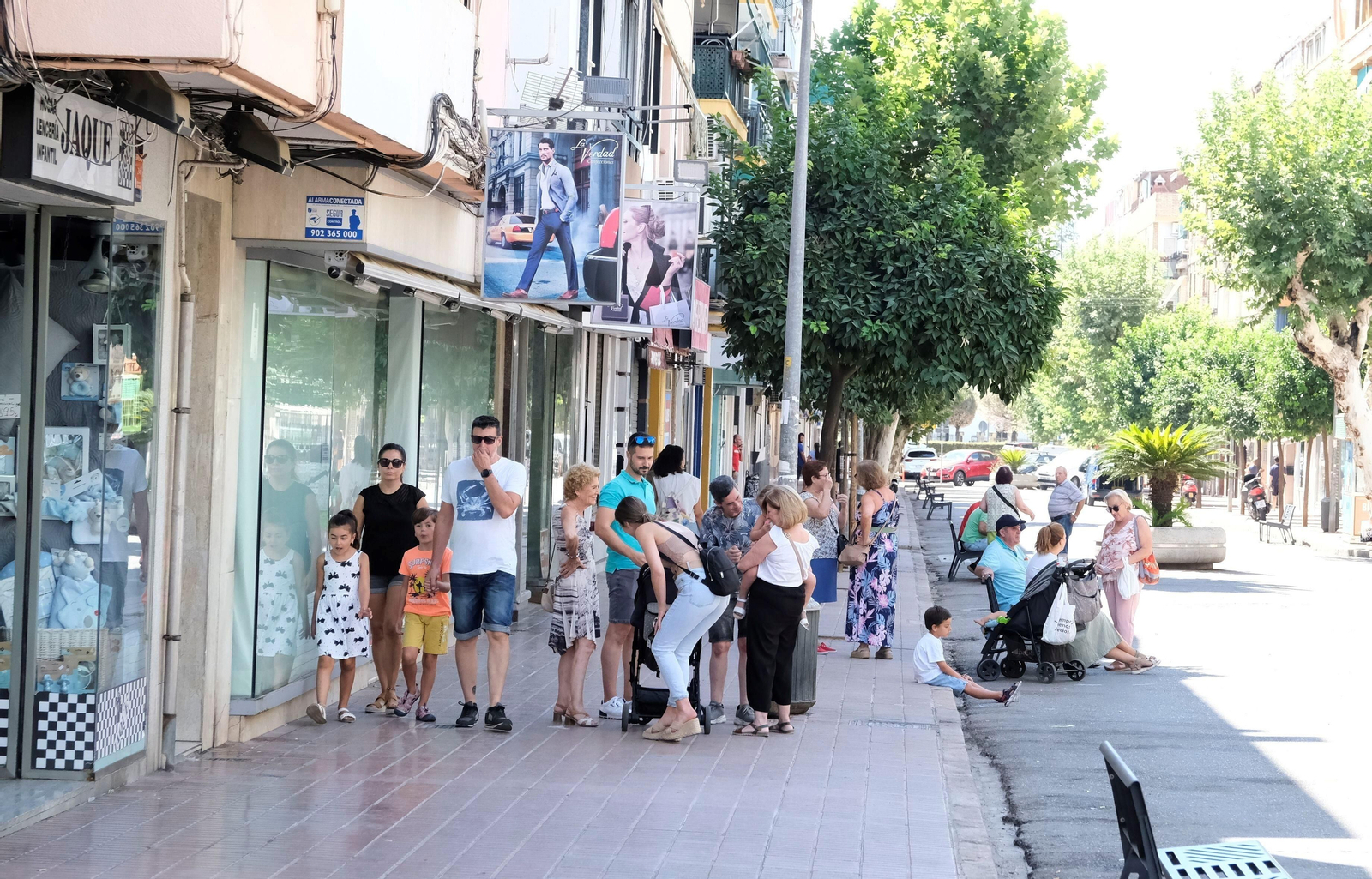 Un día de agosto en el barrio de la Viñuela de Córdoba, en imágenes