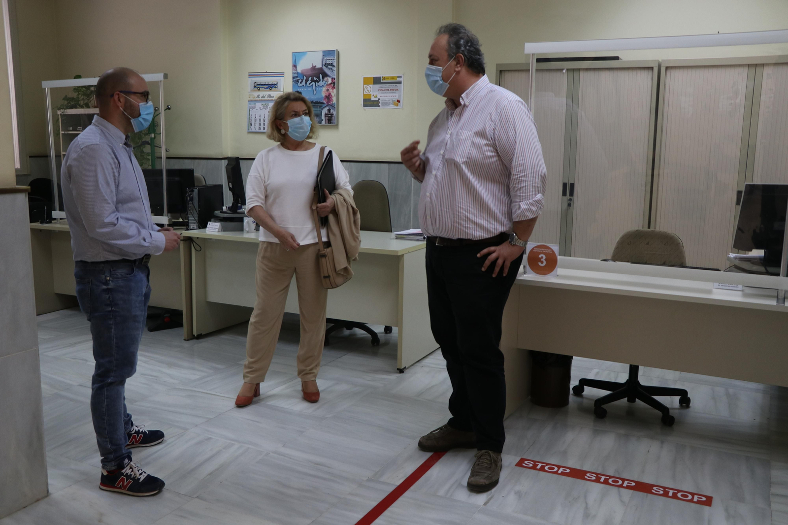 El portavoz del equipo de gobierno, José Francisco Rivera (a la derecha), en las dependencias municipales.