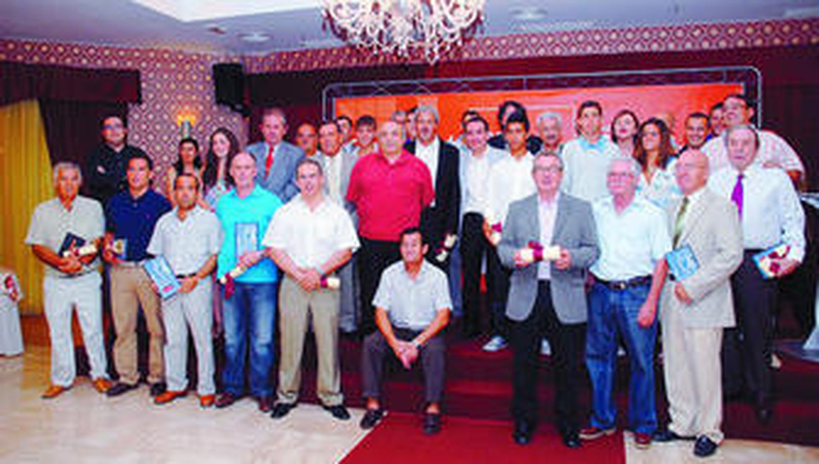 Foto de familia de los galardonados con los Premios al Reconocimiento Deportivo de 2009 del PSOE.