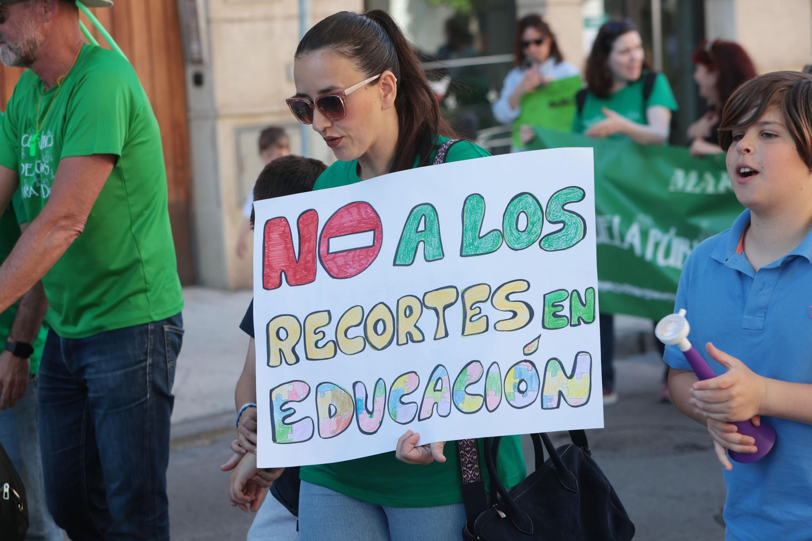 Manifestación por la Escuela Pública por las calle de Jerez