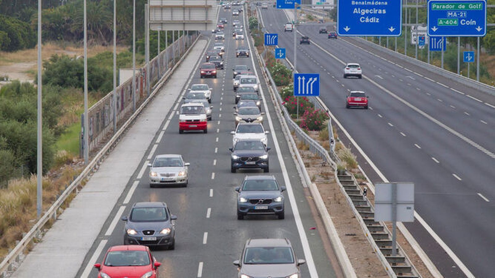 La carretera MA-21 a su paso por Guadalmar.