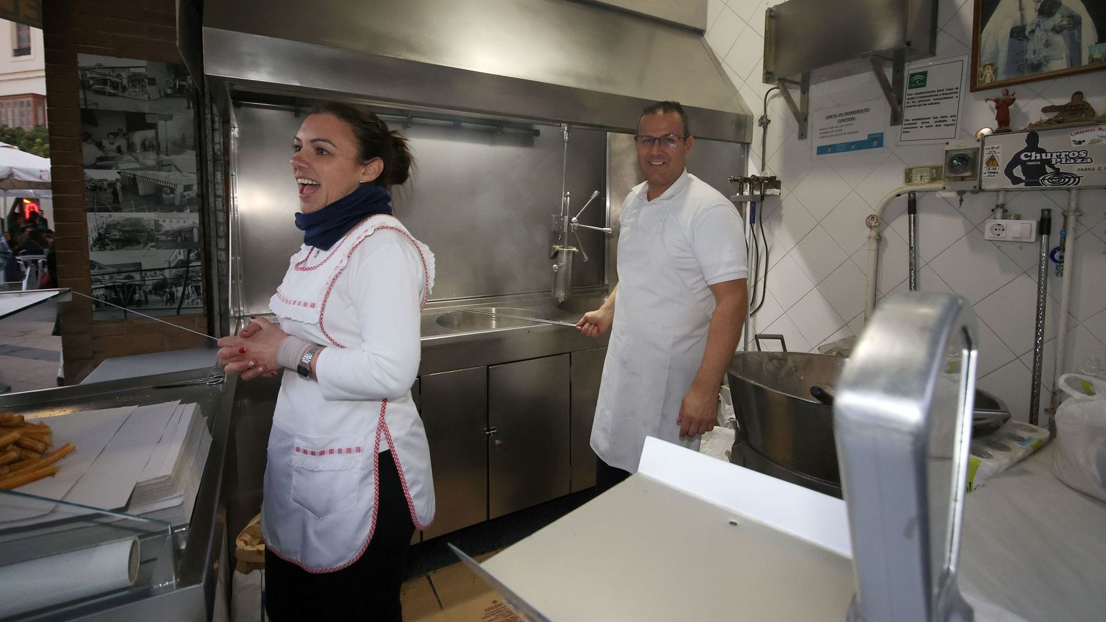 Imágenes del pasacalle navideño de Acoje por el centro de Jerez