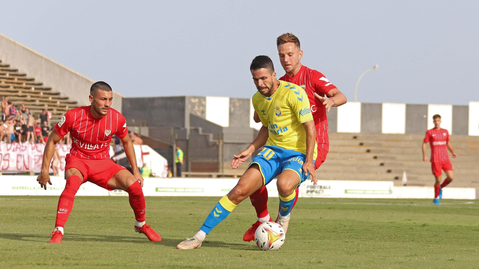 Las mejores fotos del Sevilla - Las Palmas en La Línea