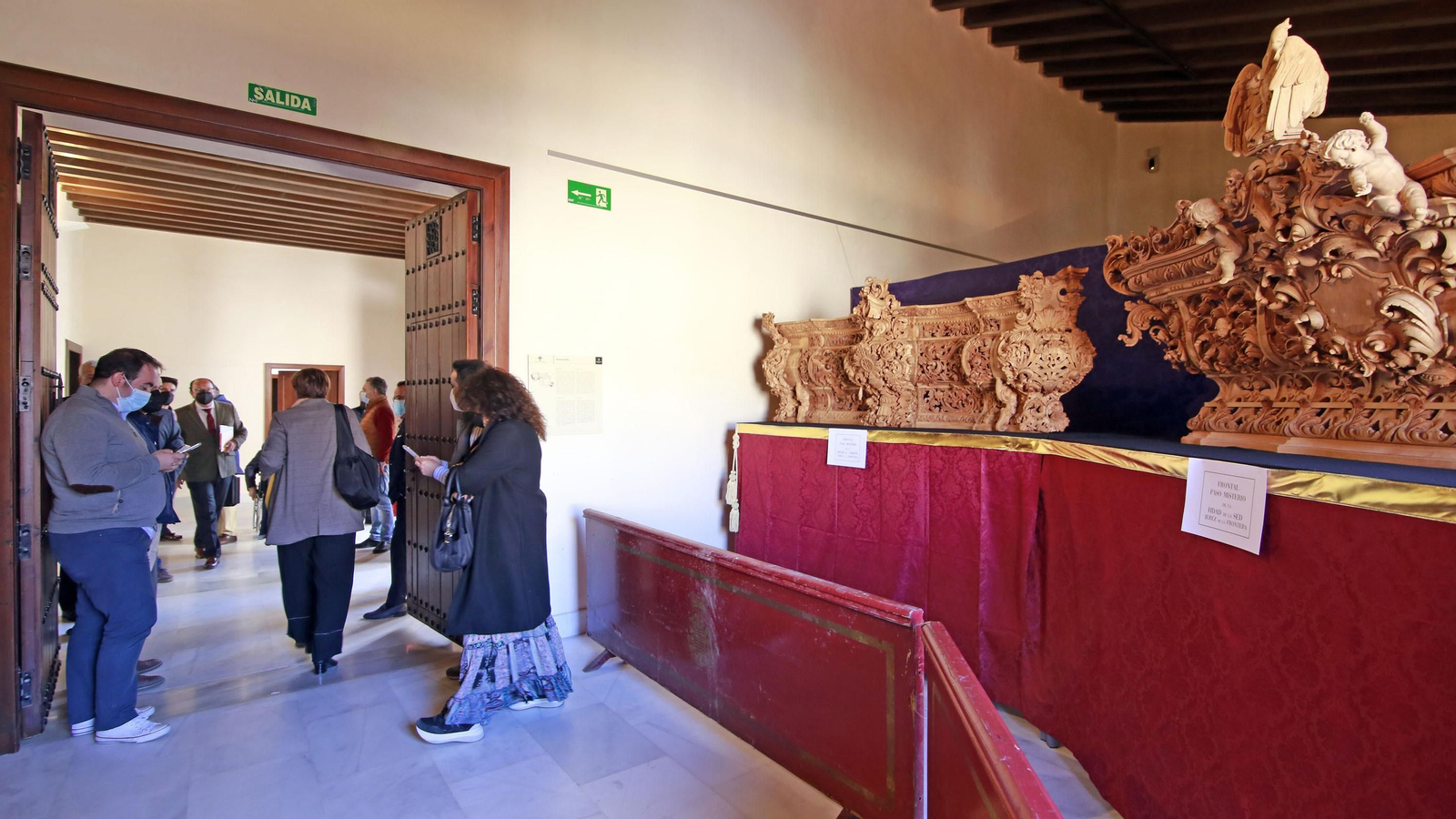 Imágenes de la magna exposición de las cofradías en Los Claustros