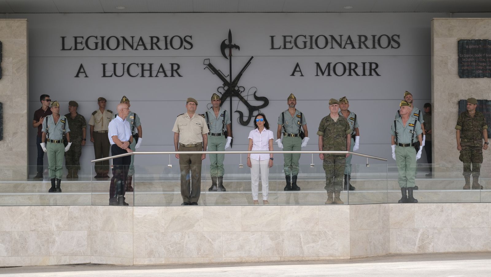 Visita de la Ministra de Defensa Margarita Robles a La Legión Española, en Viator