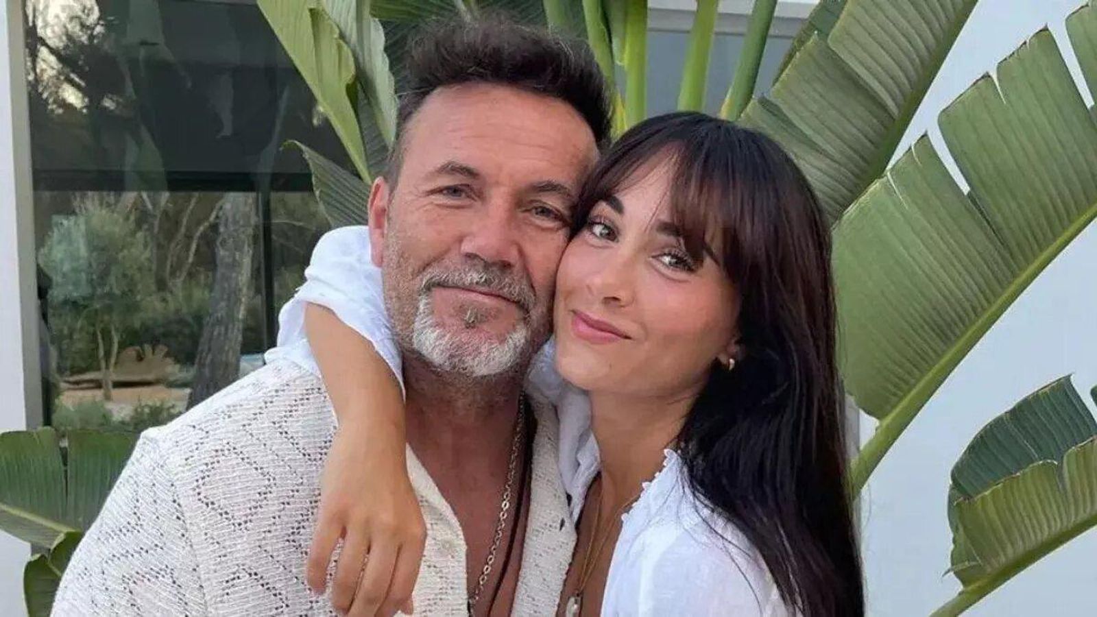 Aitana y su padre Cosme en una foto de índole familiar.