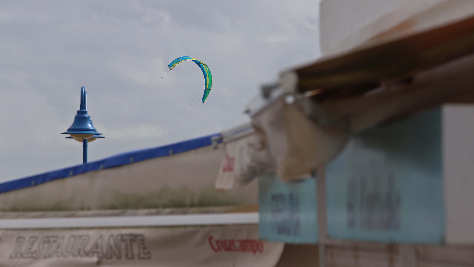 Primera manga del Spain Kiteboarding League en la playa de Getares