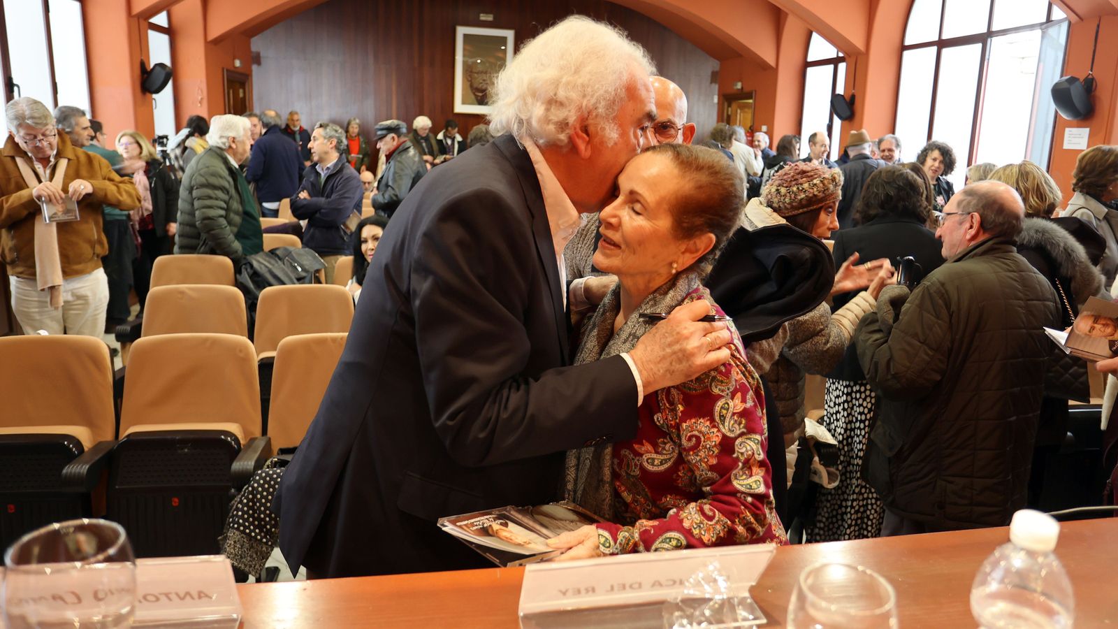 Disco homenaje a José María Velázquez-Gaztelu