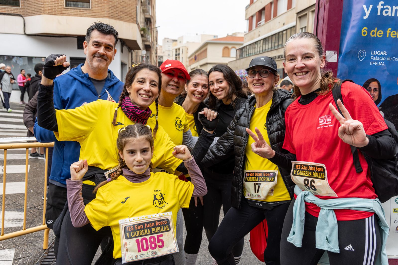 En imágenes: la lluvia no frena a más de un millar de corredores en la V Carrera Popular del IES San Juan Bosco (2)