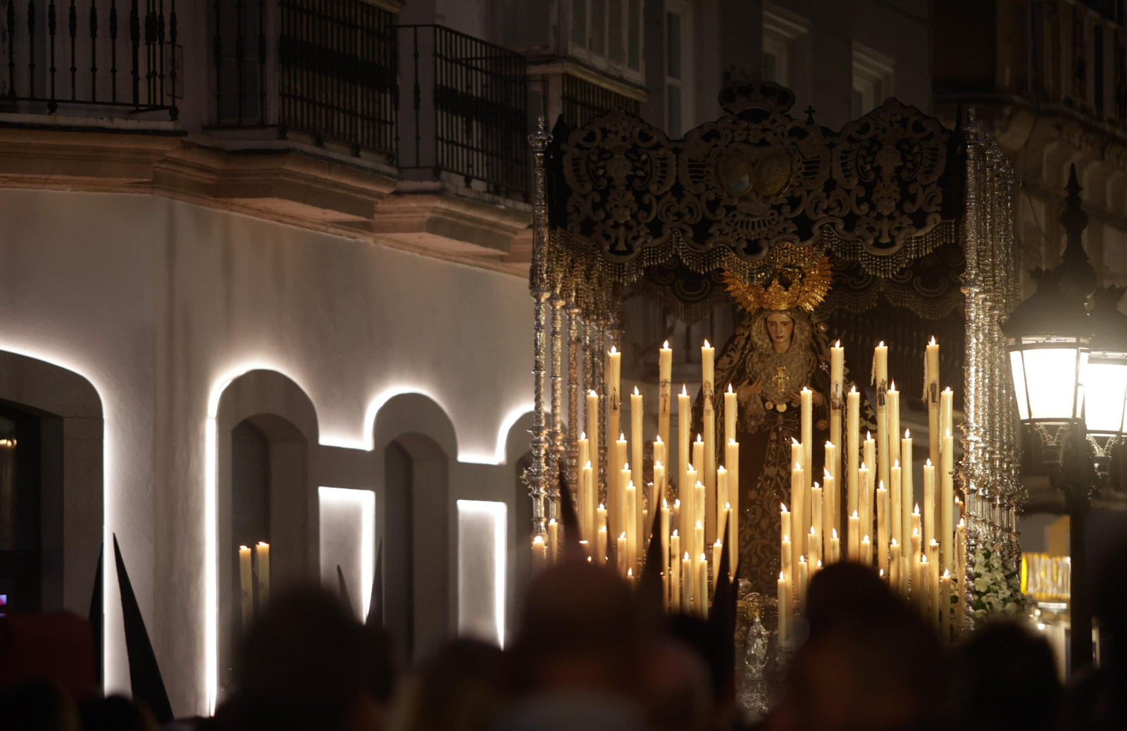 Las imágenes de la salida de Vera-Cruz en Cádiz en la Semana Santa 2023