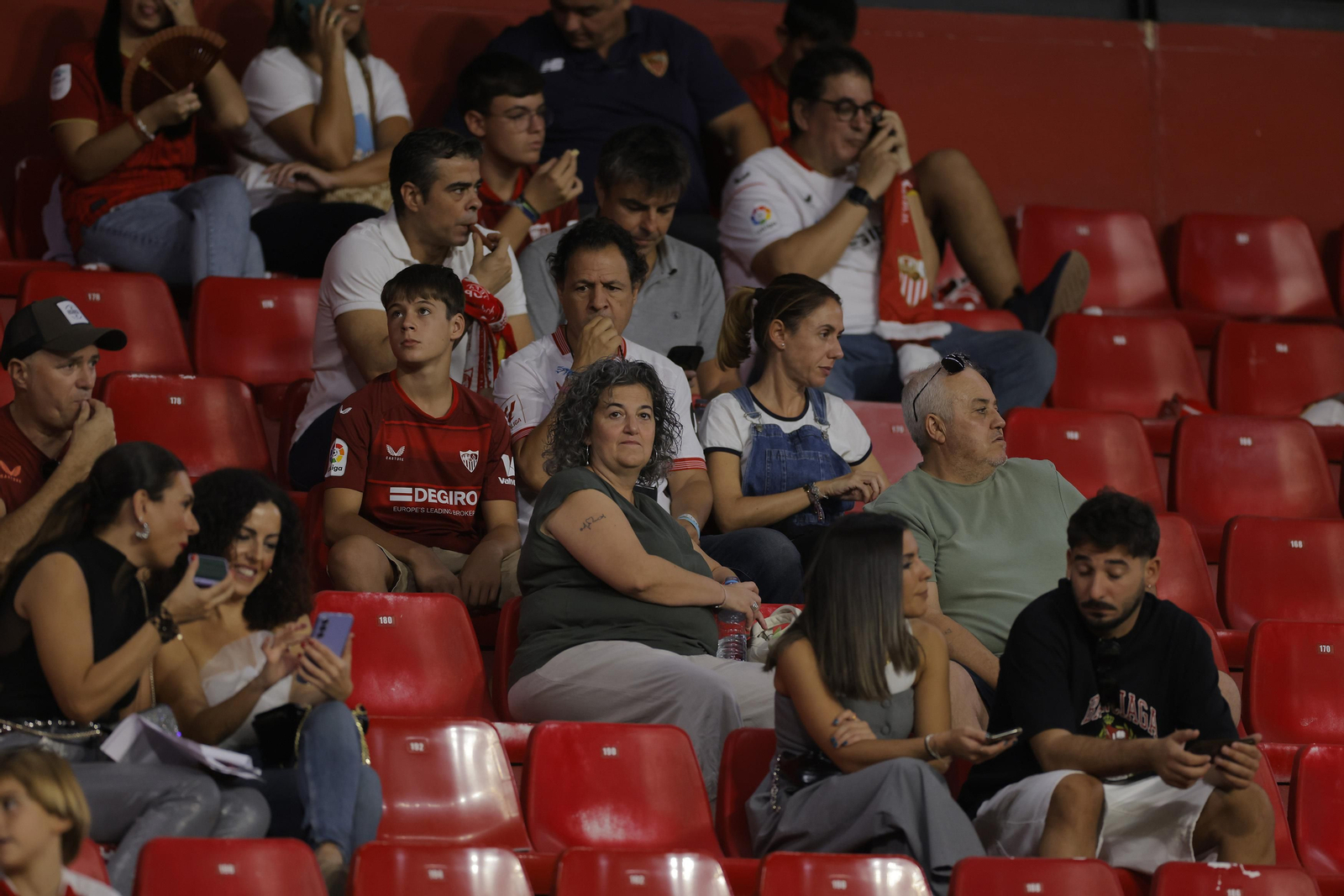 Búscate en las fotos del Sevilla-Rayo