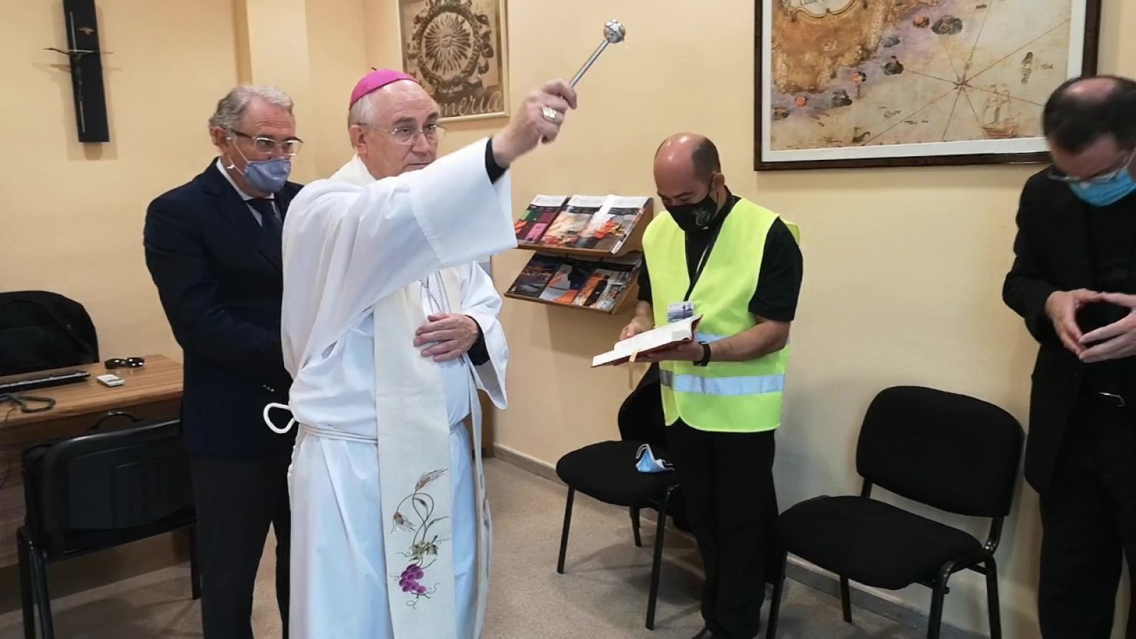 La creación de este centro se recoge en el documento suscrito el pasado año, por el cual la APA autoriza al Obispado la ocupación de un local situado en la Estación Marítima.