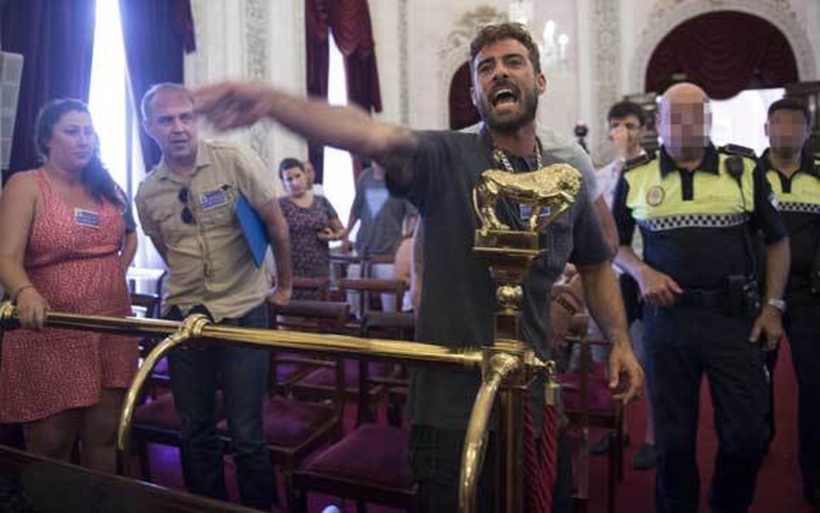 El Pleno finaliza en Comisaría por amenazas