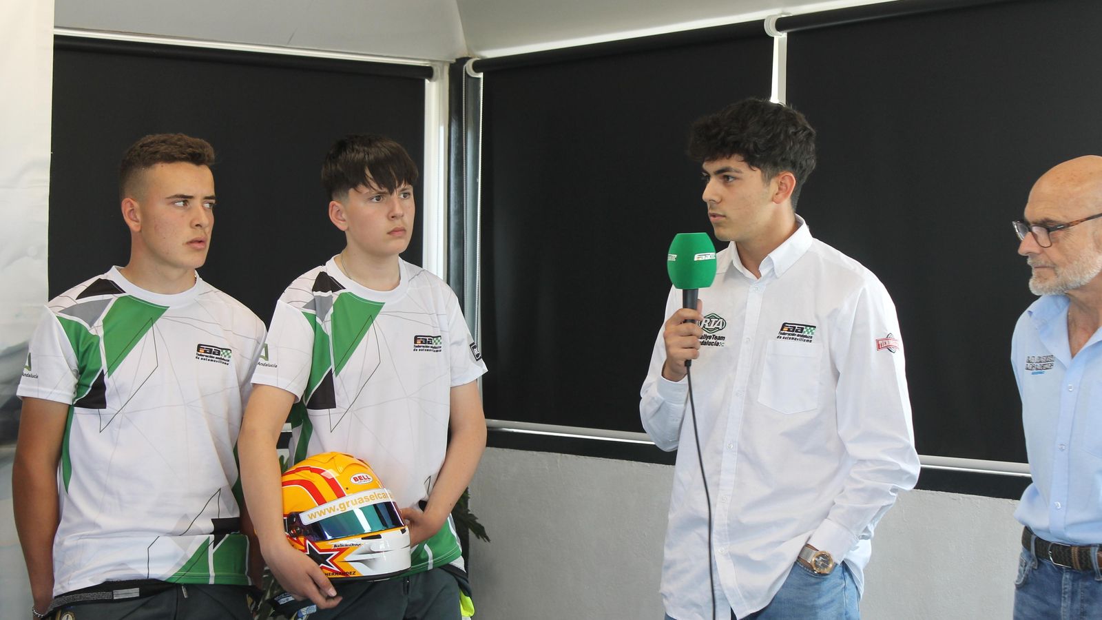 El piloto almeriense Francisco Puertas acudió también al acto para apoyar a la selección andaluza.