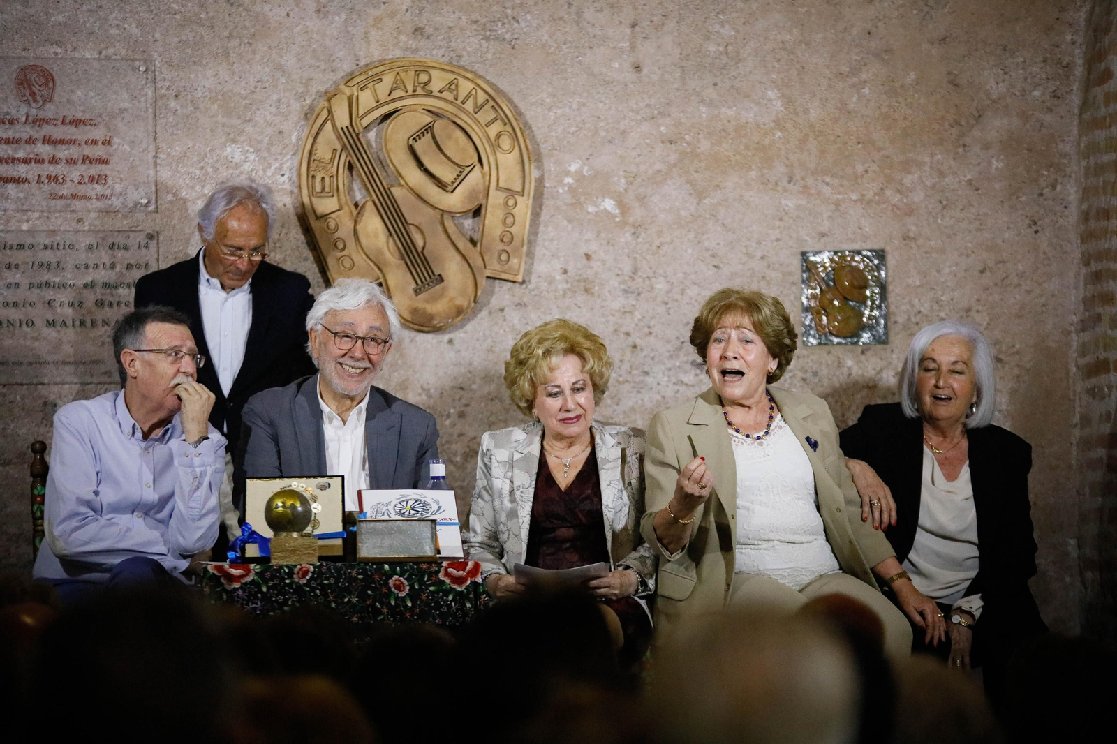 Entrega de Anagrama de Oro y Brillantes de la Ciudad de Almería a Andrés Caparrós en imágeness